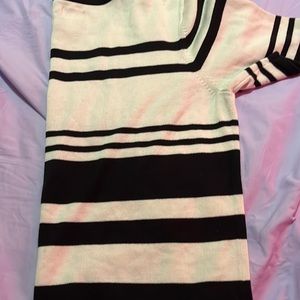 Short sleeve sweater